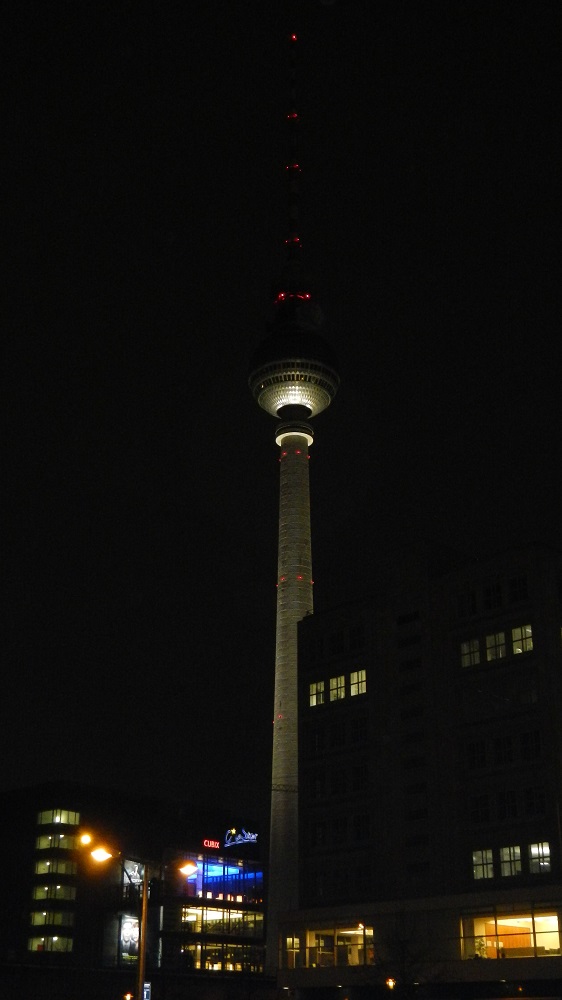 Fernsehturm bei Nacht (c) DOATRIP.de